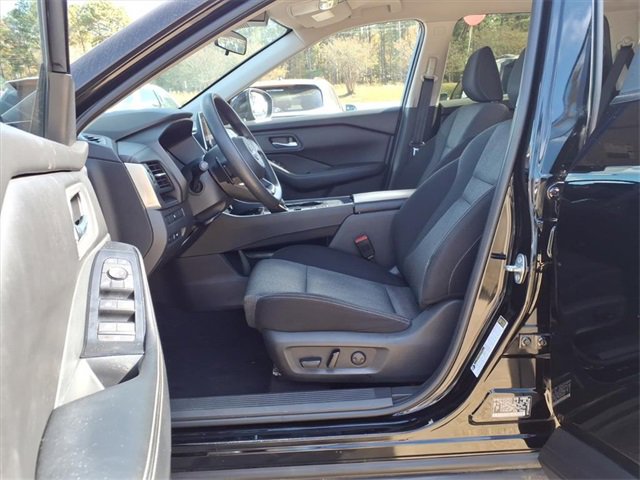 Used 2024 Nissan Rogue SV image 13