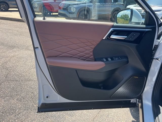 New 2025 Mitsubishi Outlander SEL FWD image 13