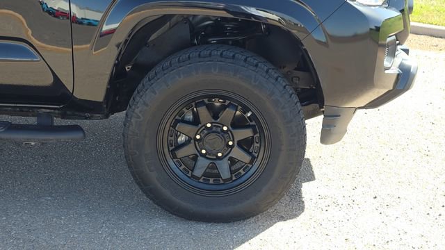 Used 2023 Toyota Tacoma SR w/ SR Convenience Package RWD image 31