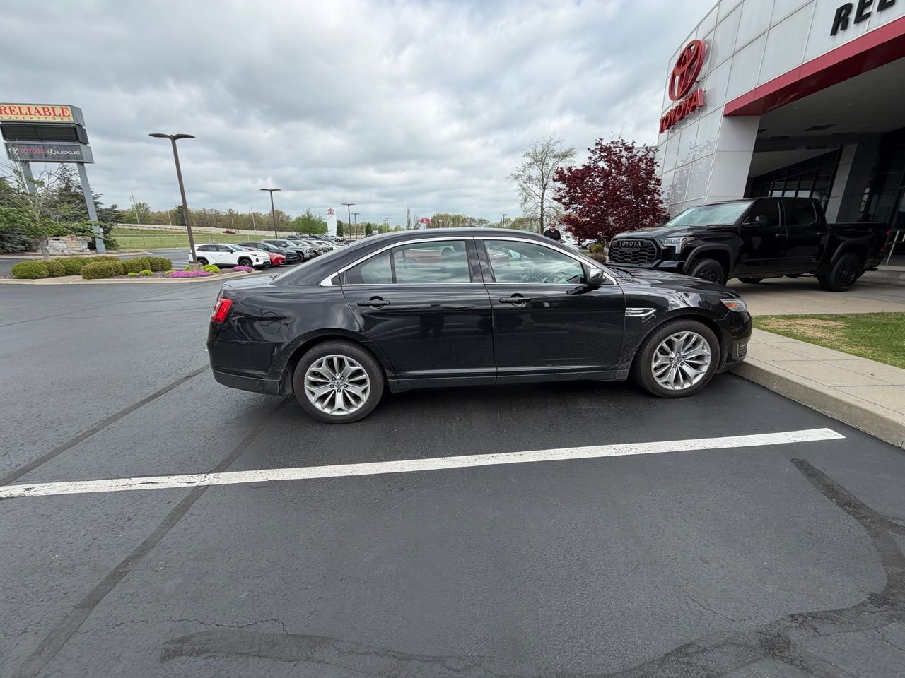 Used 2014 Ford Taurus Limited image 2