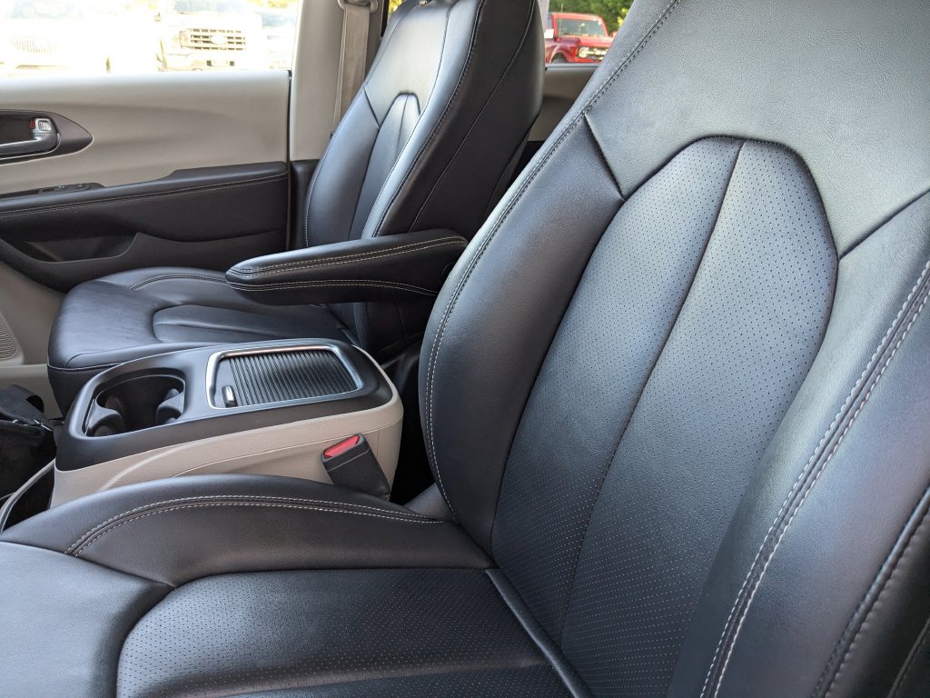 Used 2024 Chrysler Pacifica Touring-L FWD image 26