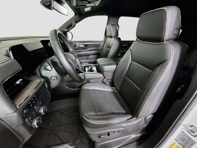 Used 2025 Chevrolet Tahoe Premier AWD/4WD image 22