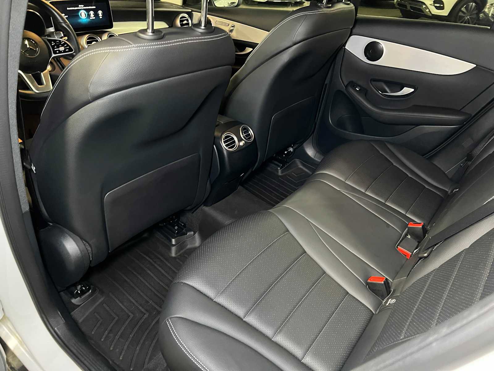 Used 2022 Mercedes-Benz GLC 300 4MATIC image 19