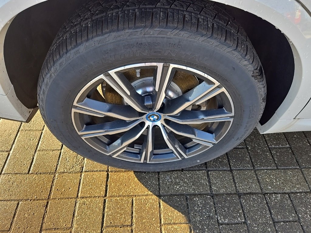 Used 2025 BMW X5 xDrive50e w/ M Sport Package image 12