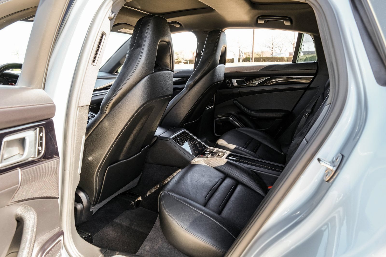 Used 2018 Porsche Panamera 4 AWD/4WD image 31