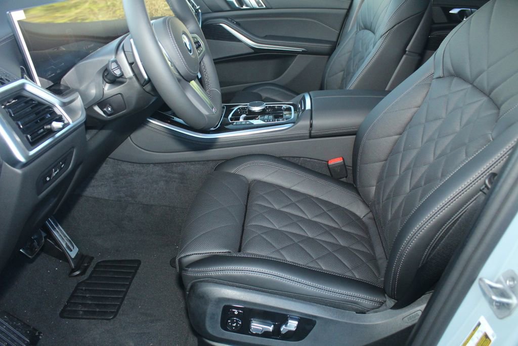 New 2026 BMW X5 xDrive50e image 17