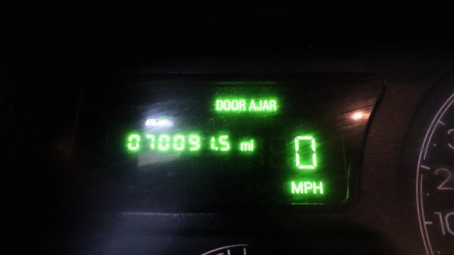 Used 2003 Lincoln Town Car Executive RWD image 17