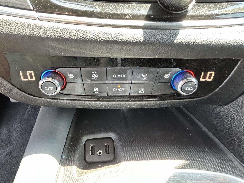 Used 2019 Buick Enclave Essence FWD image 19