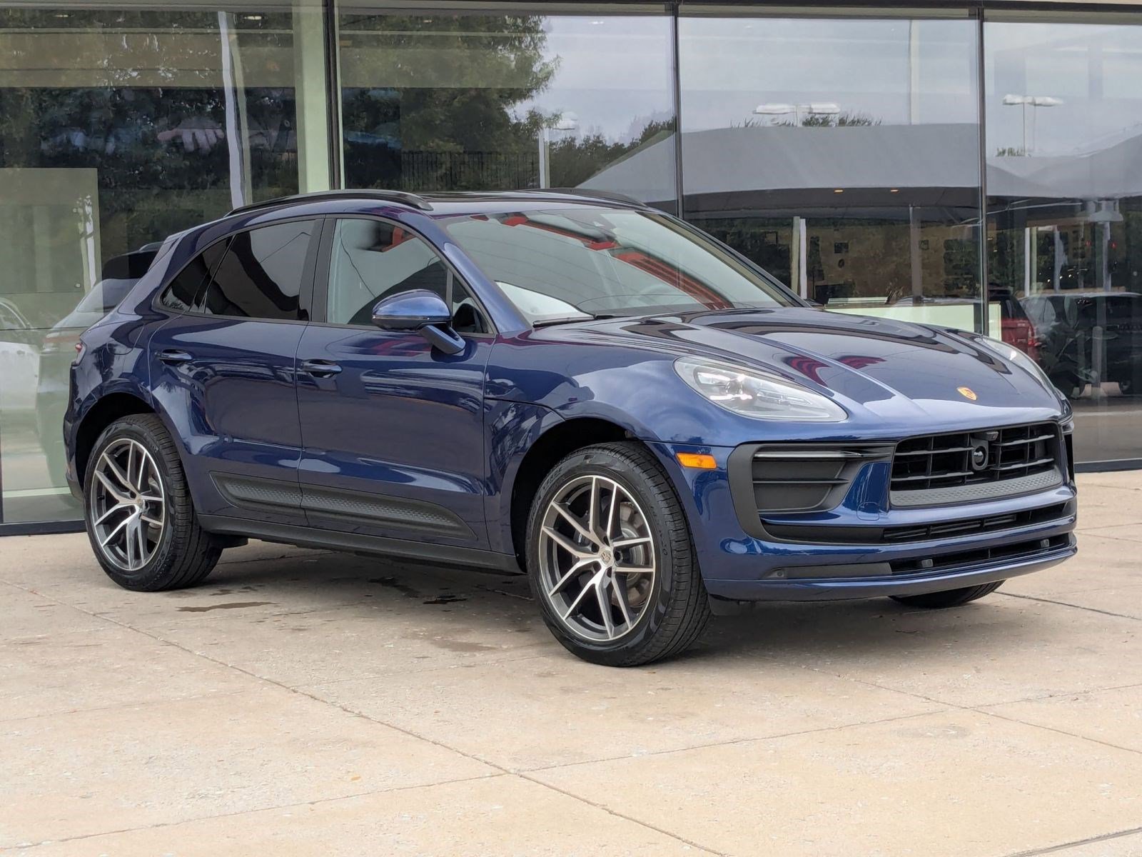 Certified 2026 Porsche Macan AWD/4WD image 7