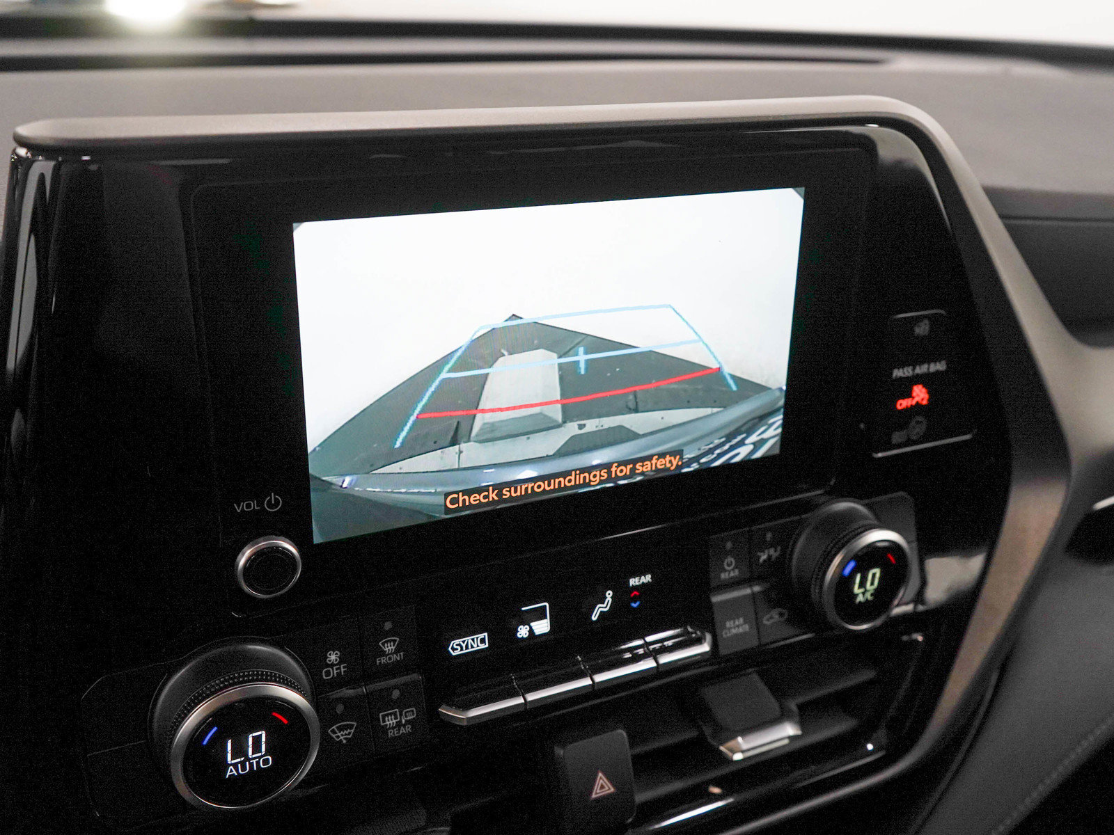 Used 2024 Toyota Highlander LE FWD image 22