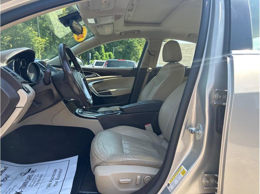 Used 2011 Buick Regal CXL w/ RL2 Preferred Equipment Group image 12