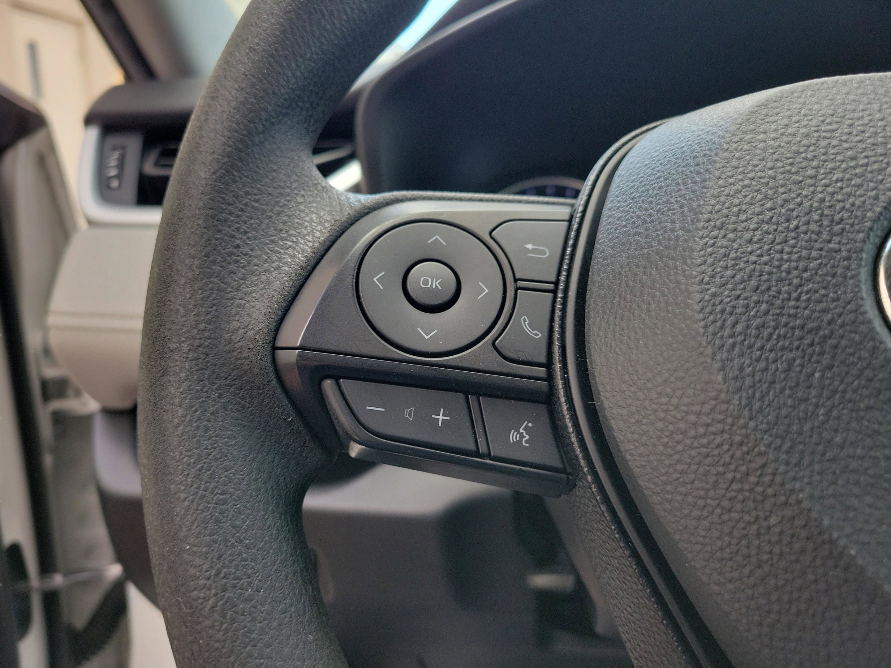 Used 2020 Toyota RAV4 XLE image 11