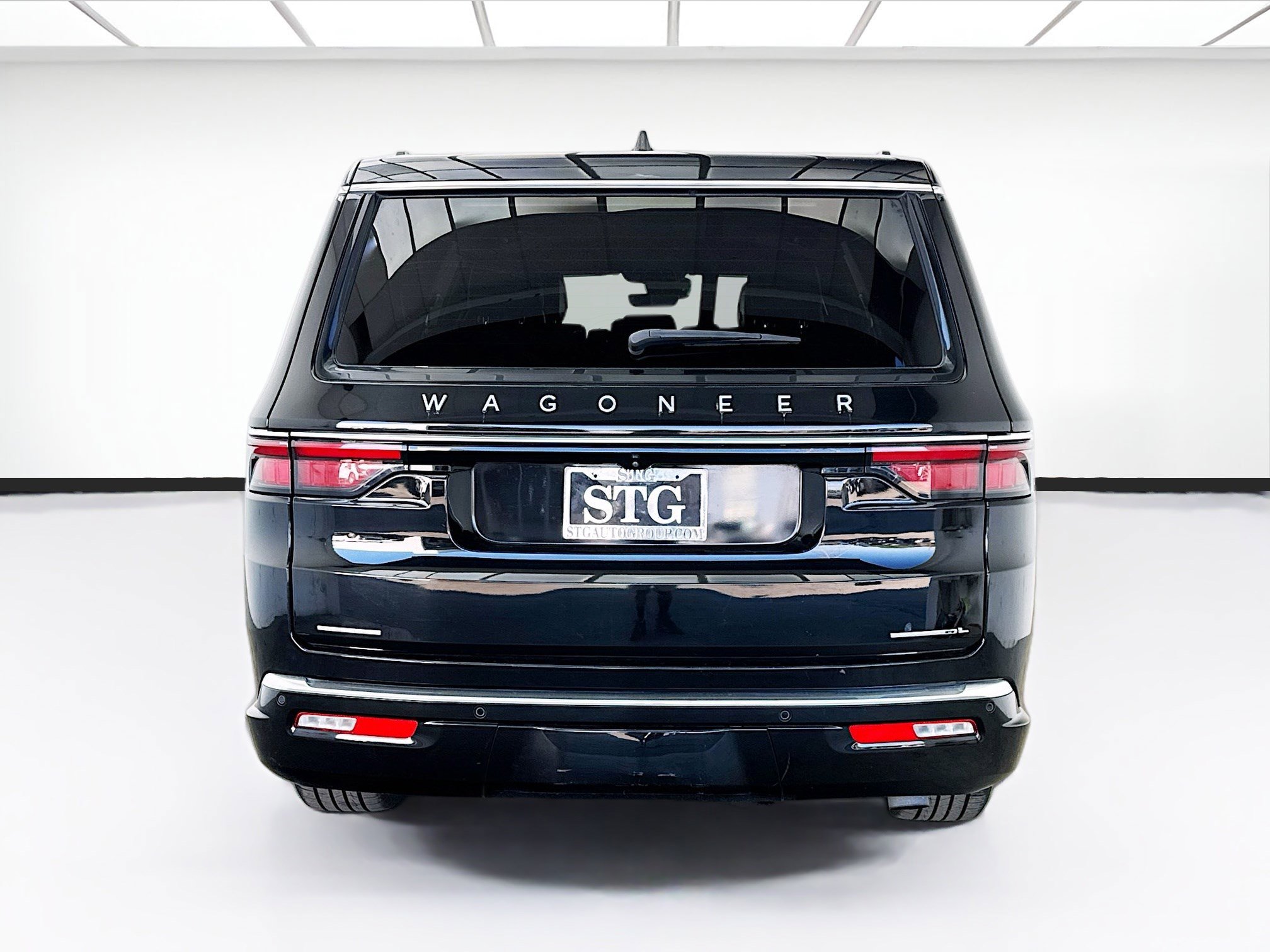 Used 2023 Jeep Wagoneer L Series II AWD/4WD image 5