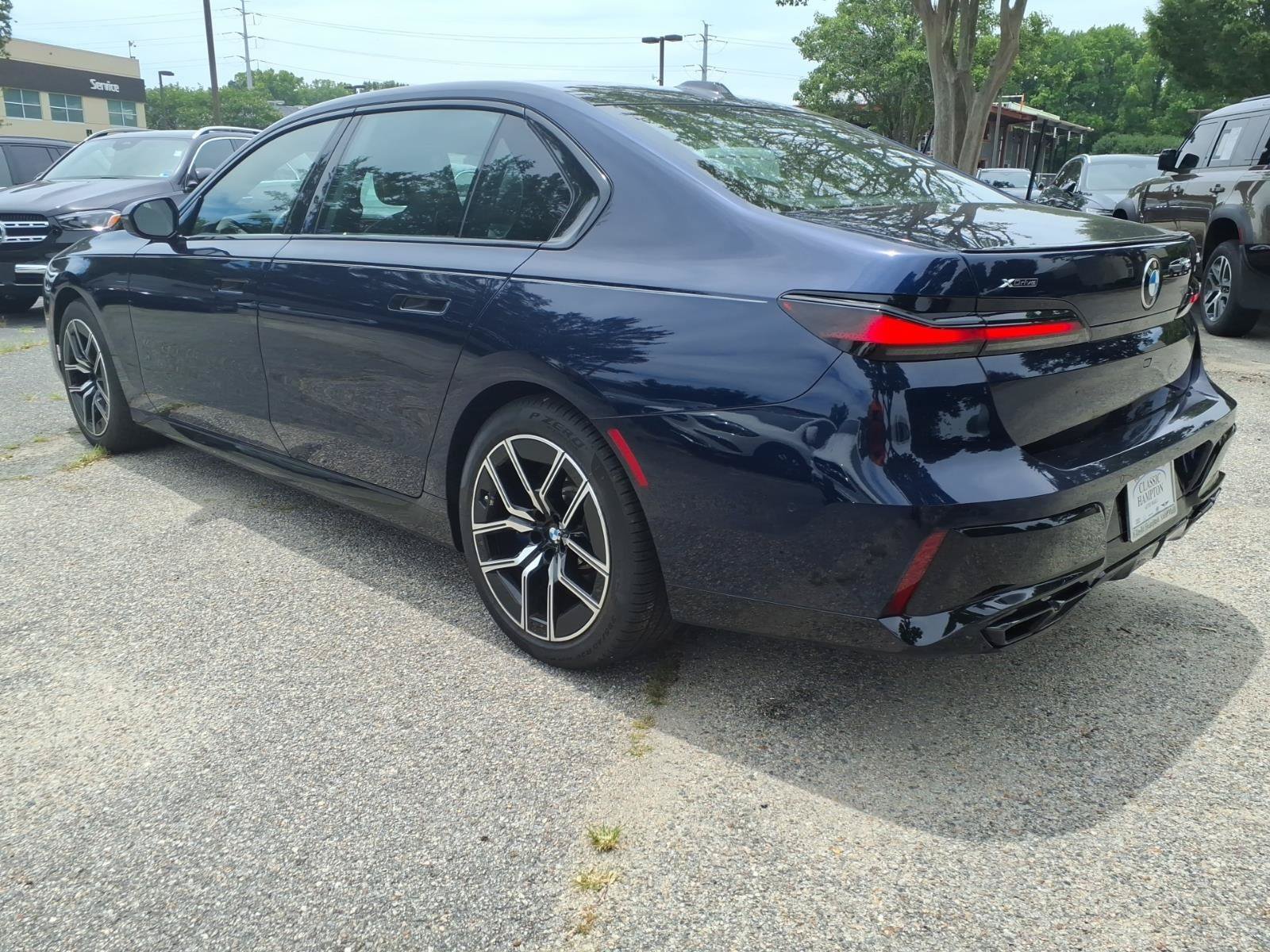Used 2024 BMW 760i xDrive w/ Premium Package AWD/4WD image 8