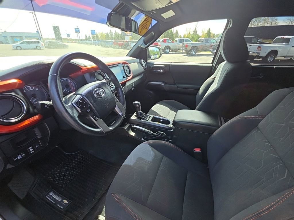 Used 2019 Toyota Tacoma TRD Sport AWD/4WD image 15