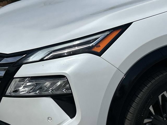 Used 2024 Nissan Rogue Platinum w/ Platinum Premium Package image 9