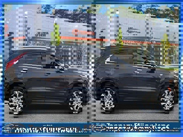 Used 2023 Cadillac XT4 Luxury w/ Cold Weather Package image 2