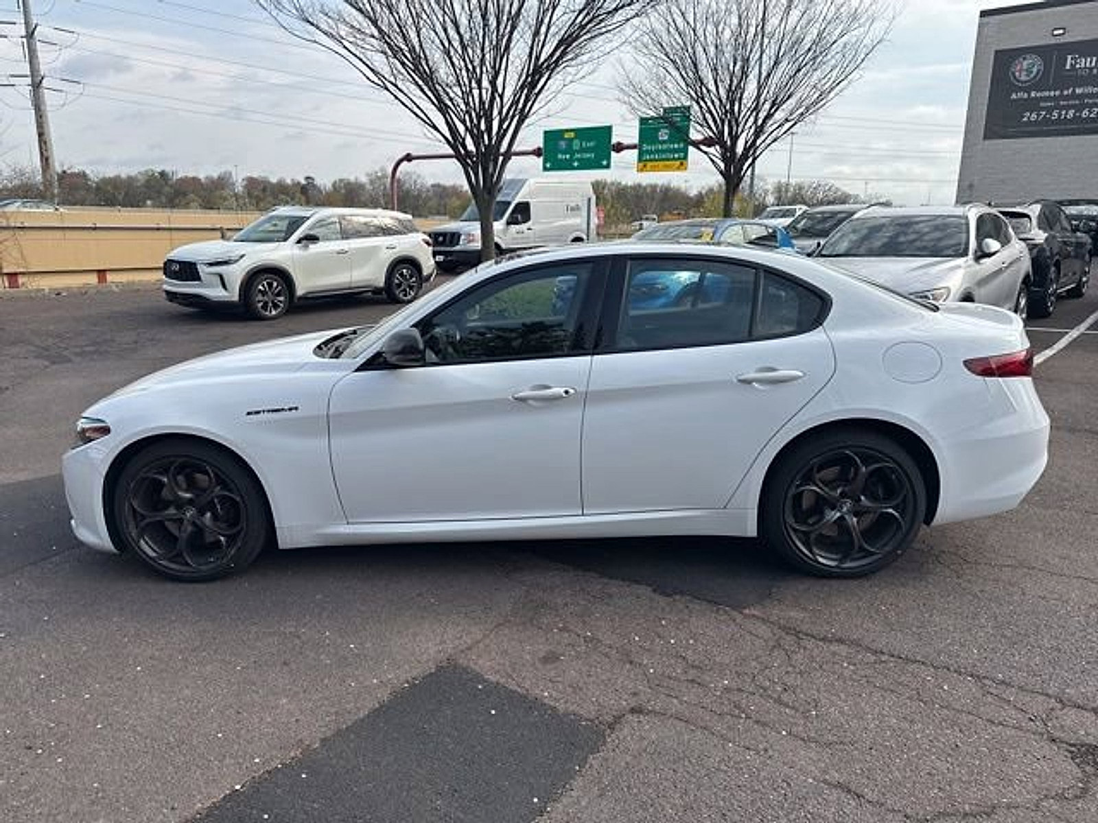 Used 2023 Alfa Romeo Giulia Estrema image 5