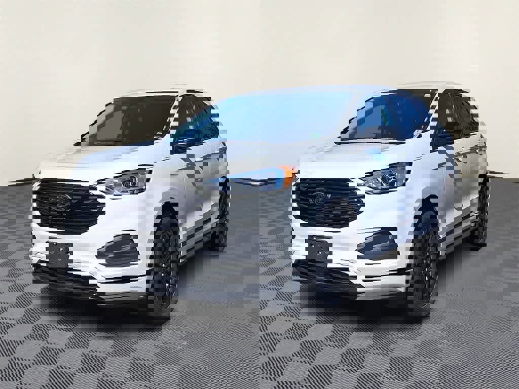 Used 2022 Ford Edge SE w/ Black Appearance Package