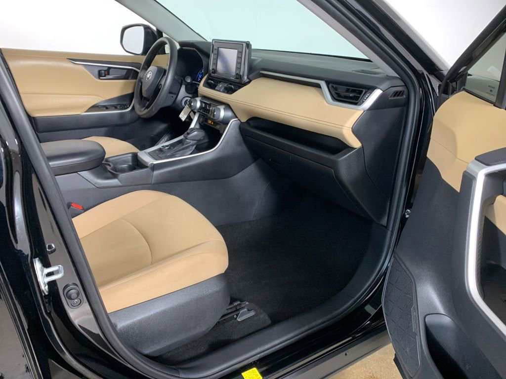 Used 2021 Toyota RAV4 LE image 37