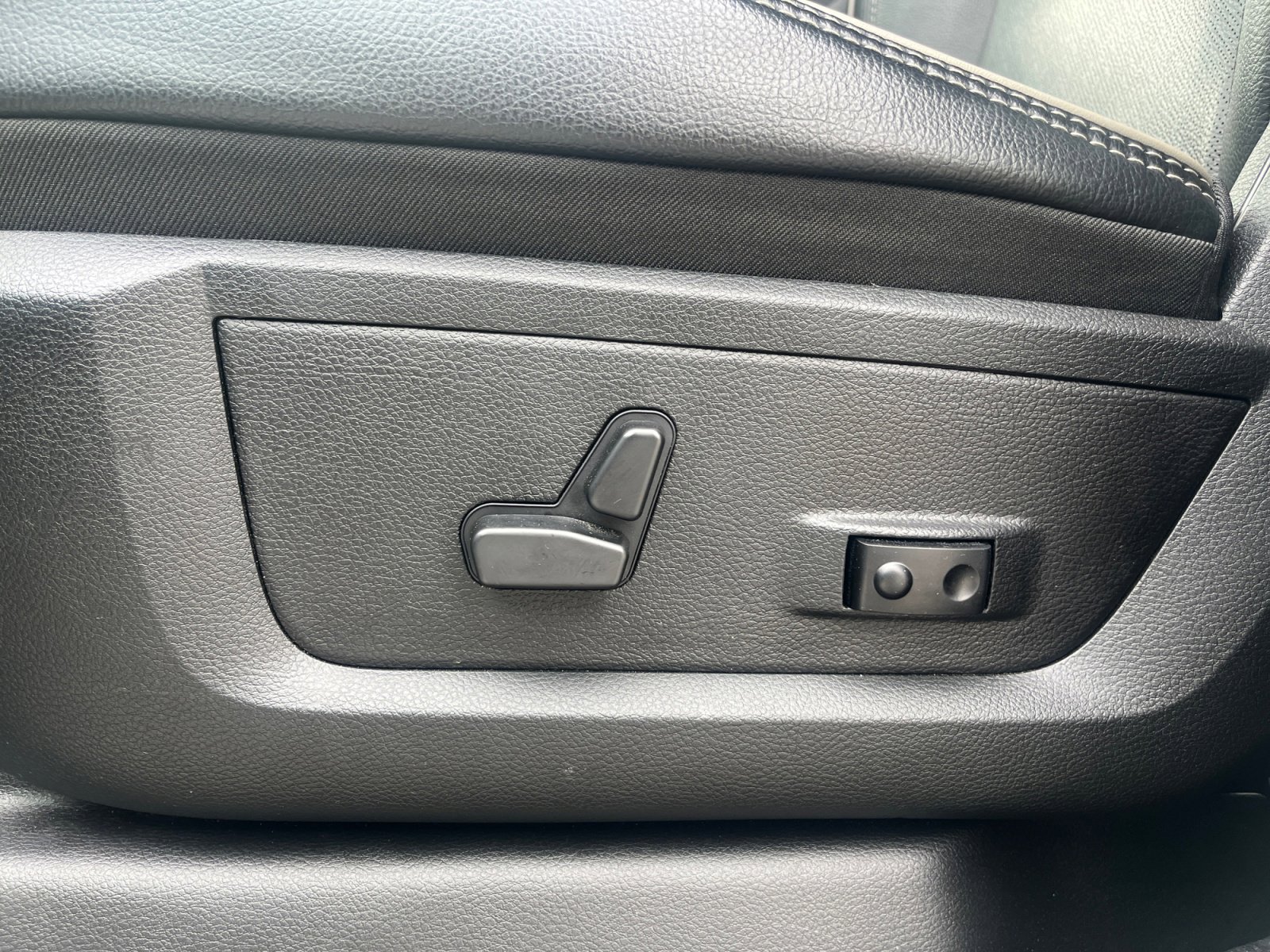 Used 2024 RAM 2500 Laramie w/ Night Edition image 13