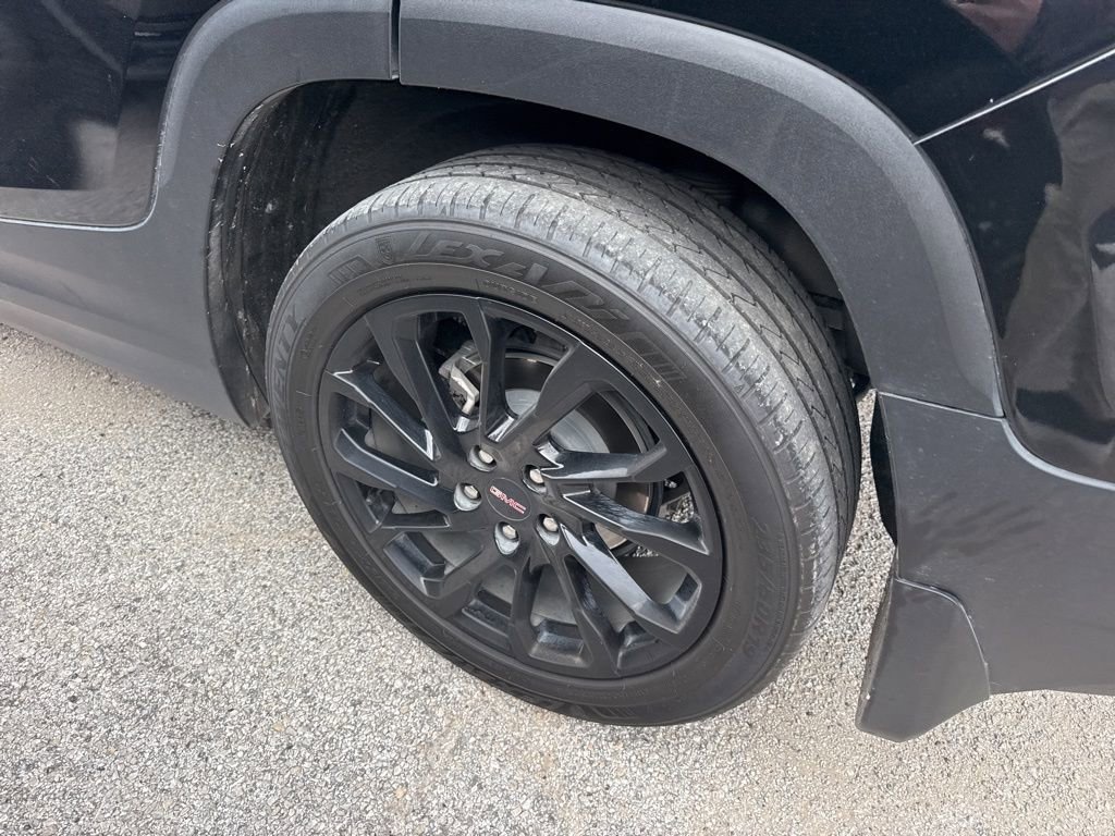 Used 2023 GMC Terrain SLE w/ Driver Convenience Package image 4