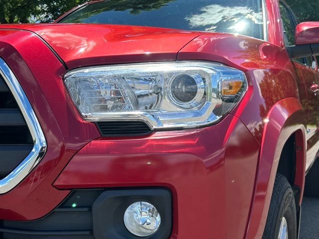 Used 2019 Toyota Tacoma SR5 AWD/4WD image 9