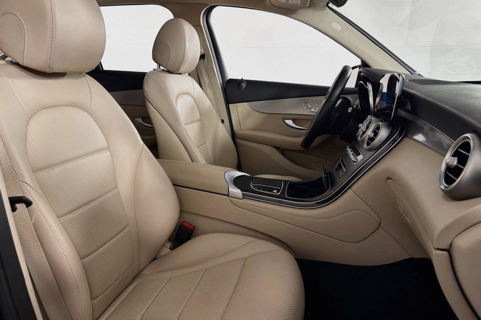 Used 2021 Mercedes-Benz GLC 300 image 7