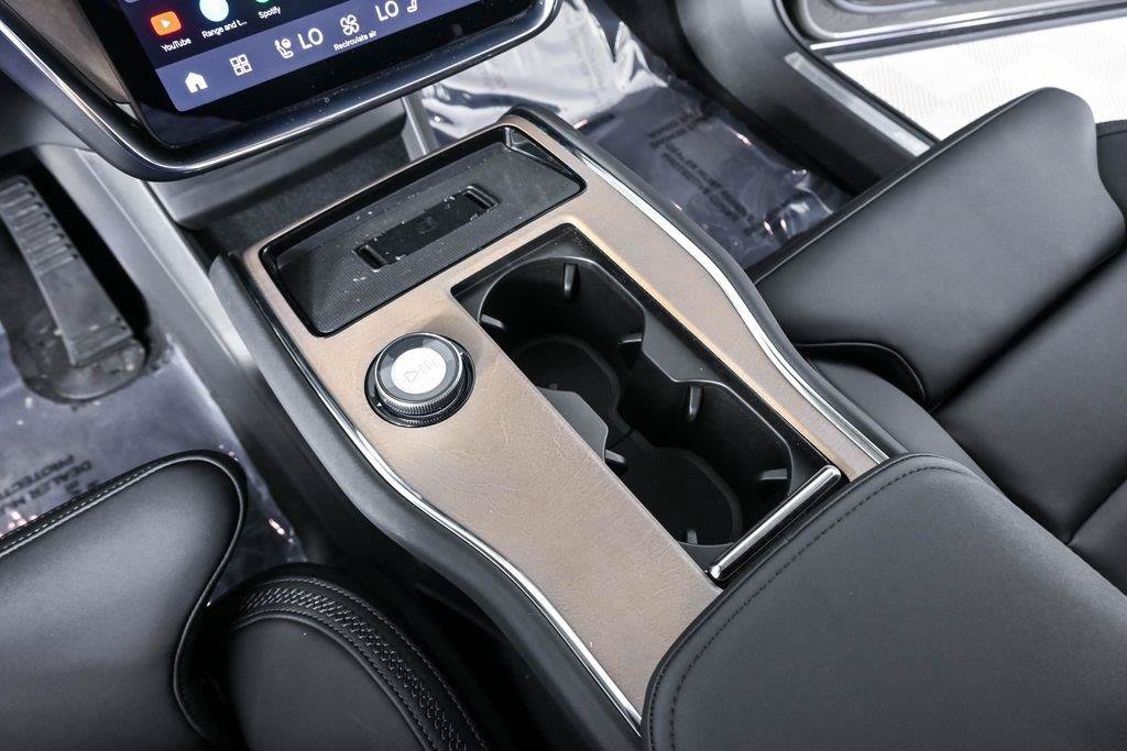 Certified 2025 Volvo EX90 Plus AWD/4WD image 18