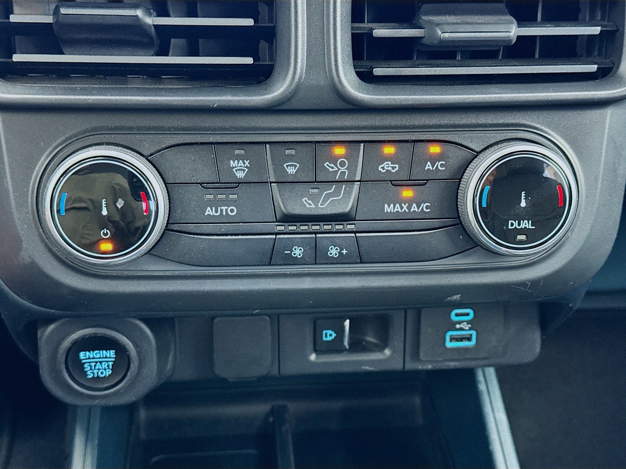 Used 2023 Ford Maverick Lariat w/ Black Appearance Package FWD image 12