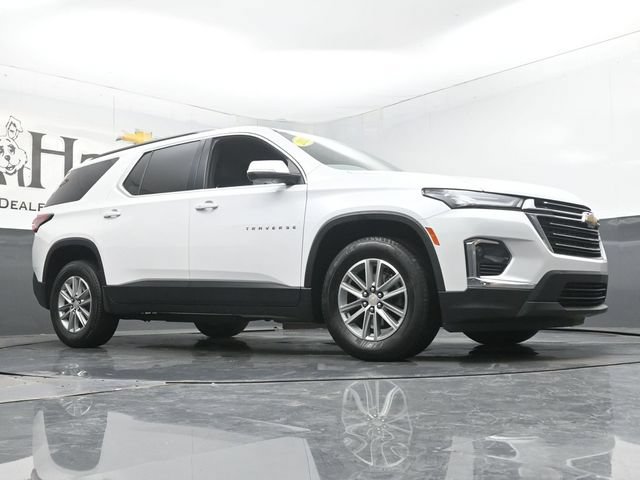 Used 2023 Chevrolet Traverse LT FWD image 2