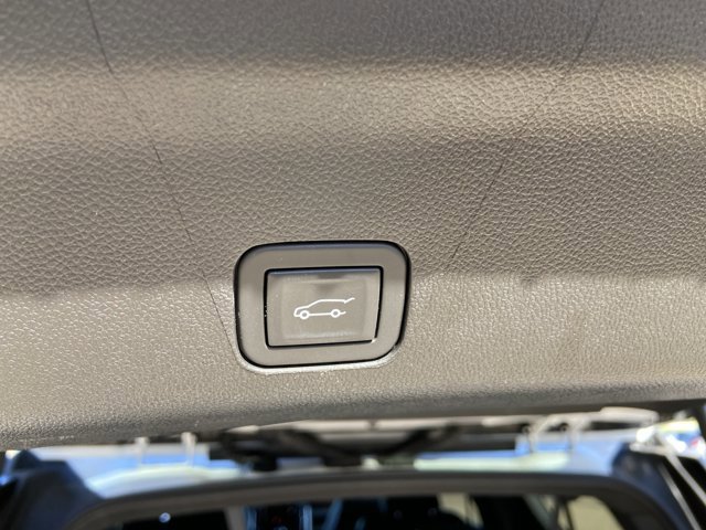 Used 2025 GMC Yukon XL Denali AWD/4WD image 60