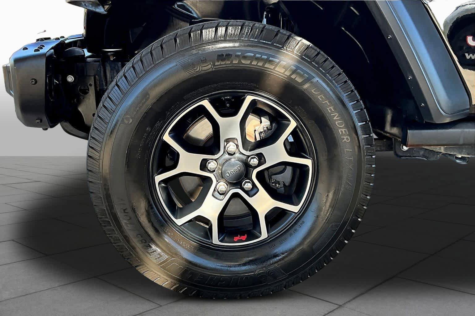 Used 2018 Jeep Wrangler Unlimited Rubicon AWD/4WD image 11