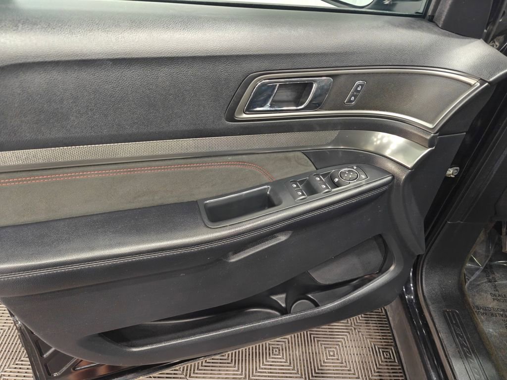 Used 2018 Ford Explorer XLT w/ XLT Appearance Package image 54