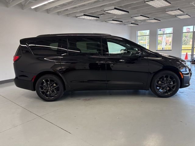 New 2026 Chrysler Pacifica Limited w/ S Appearance Package image 9