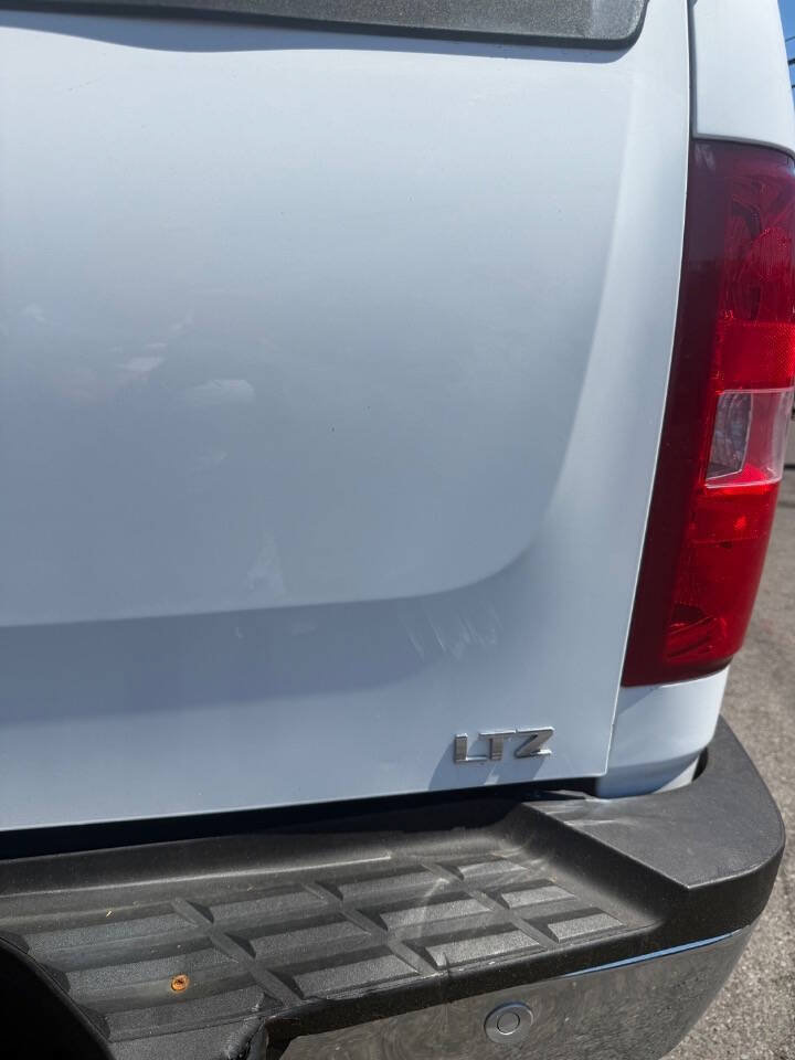 Used 2009 Chevrolet Silverado 2500 LTZ w/ Safety Package AWD/4WD image 19