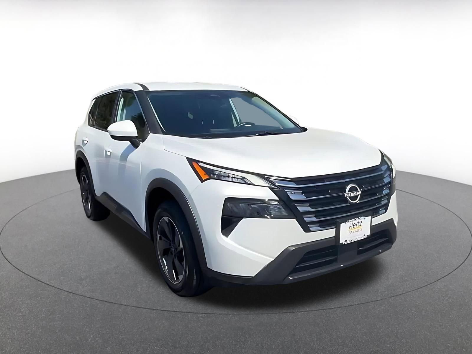 Used 2025 Nissan Rogue SV AWD/4WD image 3
