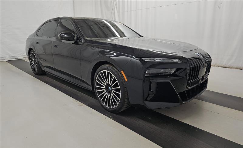 Used 2025 BMW 750e xDrive w/ Executive Package image 3