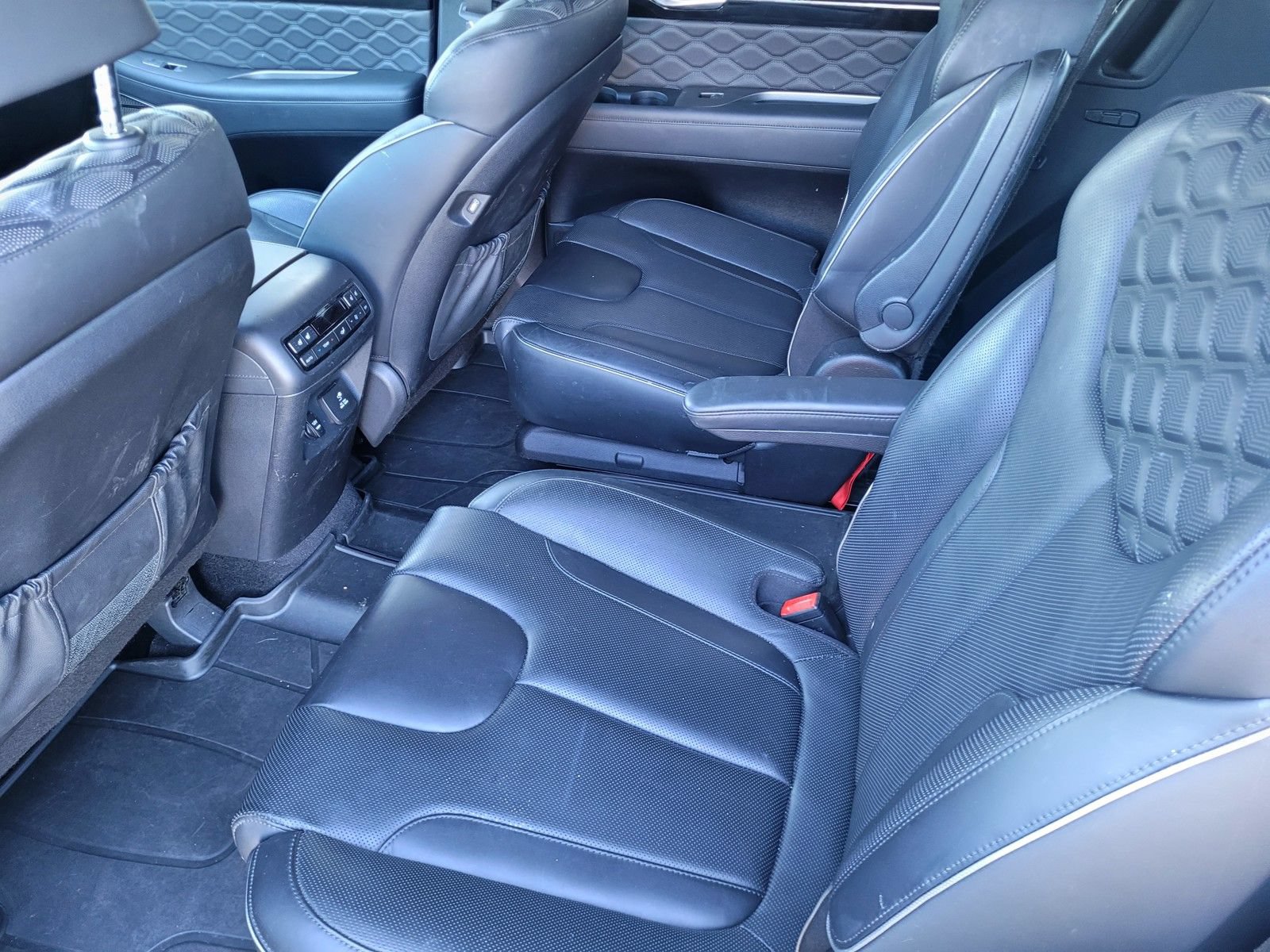 Used 2022 Hyundai Palisade Calligraphy w/ Winter Package FWD image 18