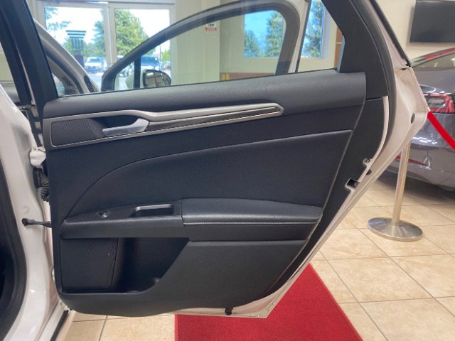 Used 2017 Ford Fusion Energi SE image 9