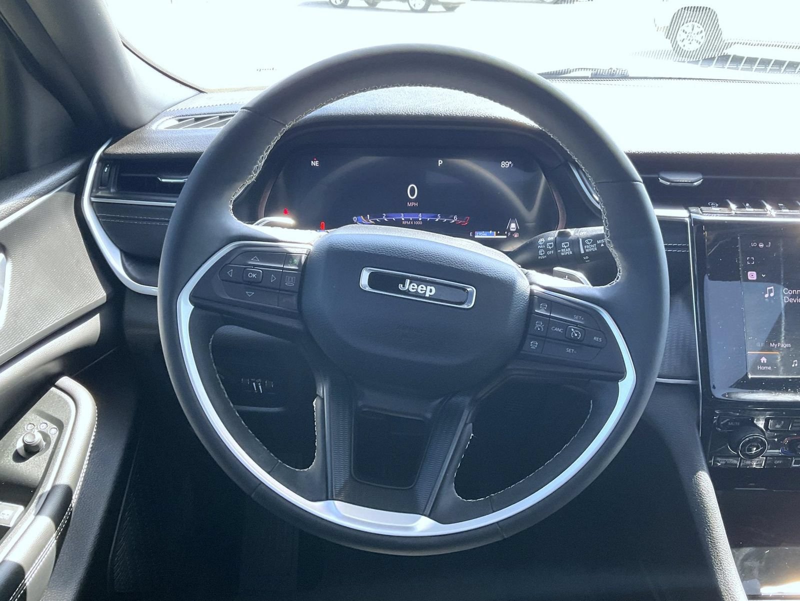 Used 2024 Jeep Grand Cherokee Altitude AWD/4WD image 13