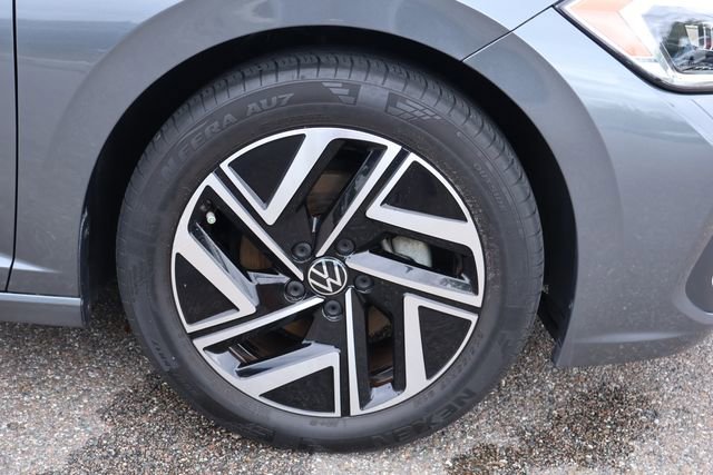 Certified 2022 Volkswagen Jetta SEL image 11