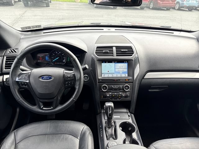 Used 2018 Ford Explorer XLT w/ Equipment Group 202A AWD/4WD image 13