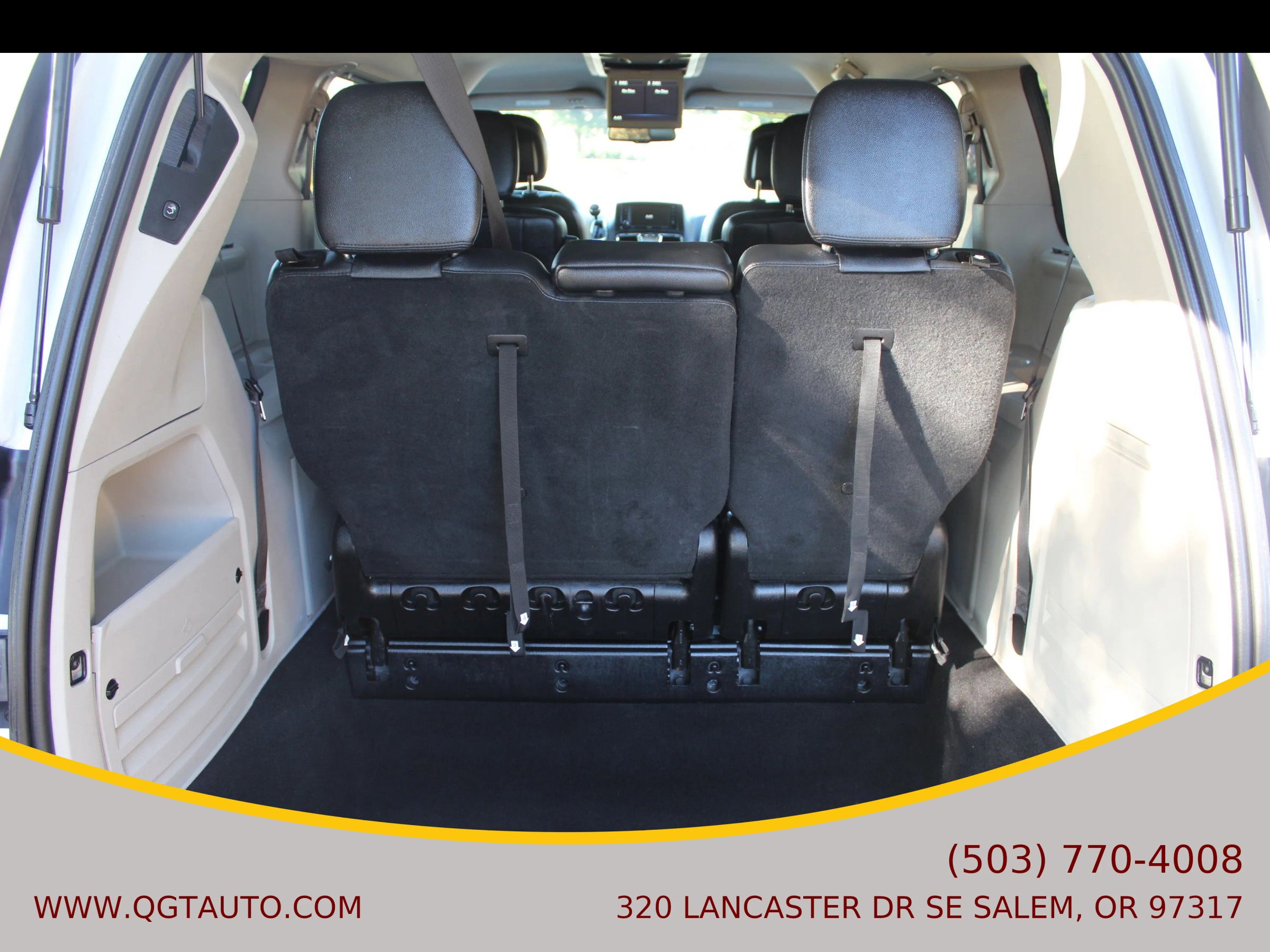 Used 2016 Chrysler Town & Country Touring w/ Driver Convenience Group image 16