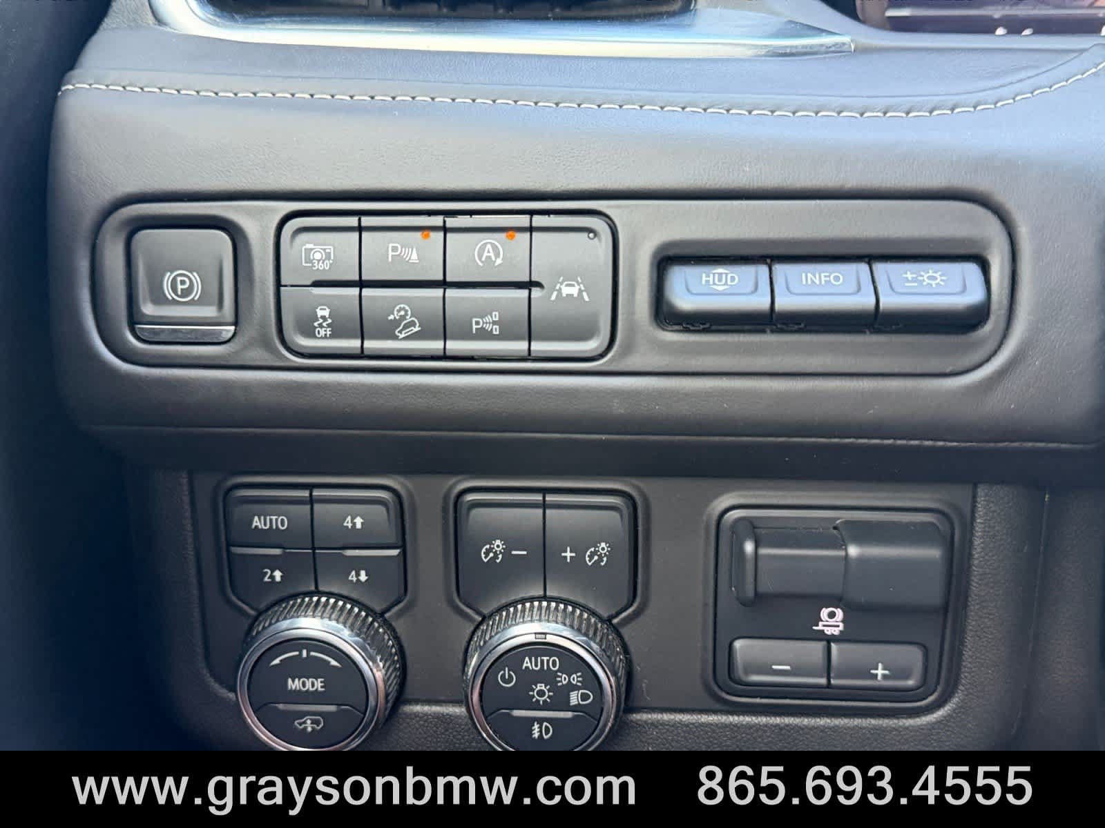 Used 2024 GMC Yukon XL Denali Ultimate AWD/4WD image 31