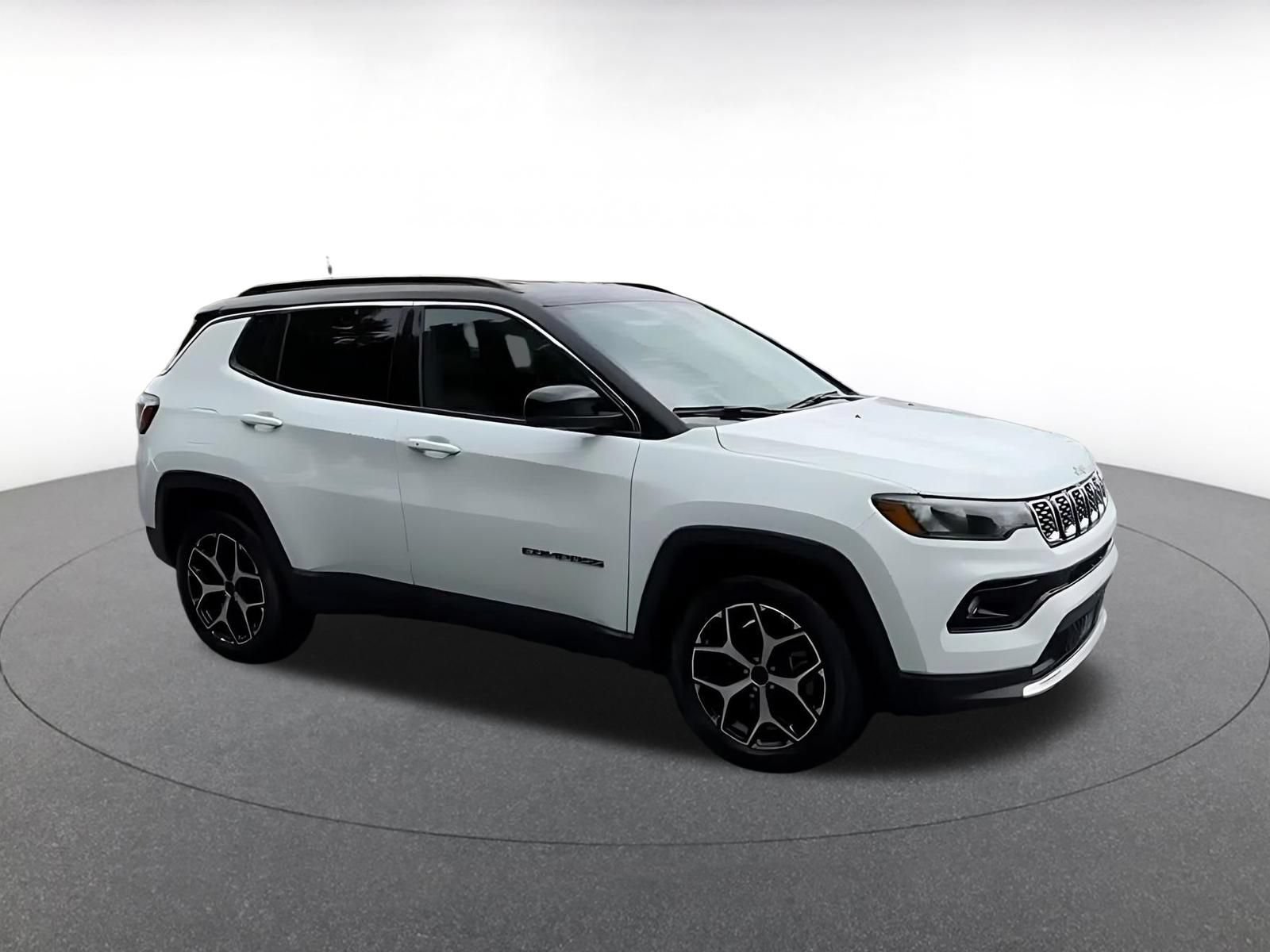 Used 2025 Jeep Compass Limited AWD/4WD image 2