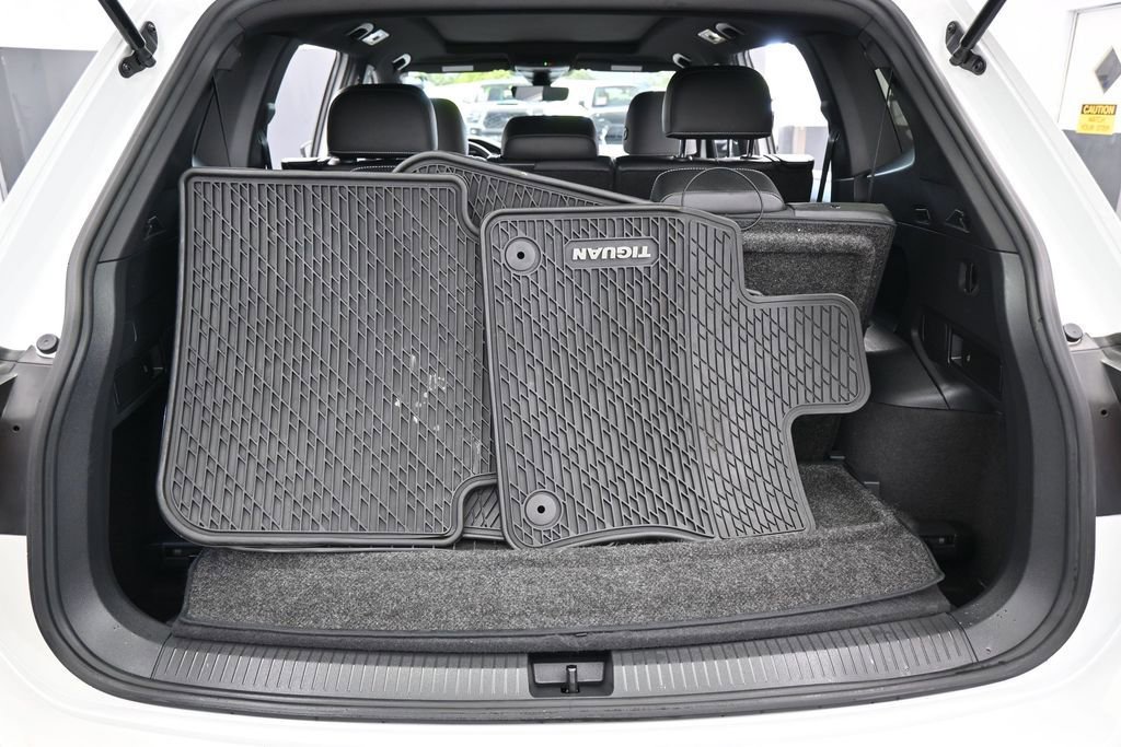 Used 2022 Volkswagen Tiguan SE R-Line image 35