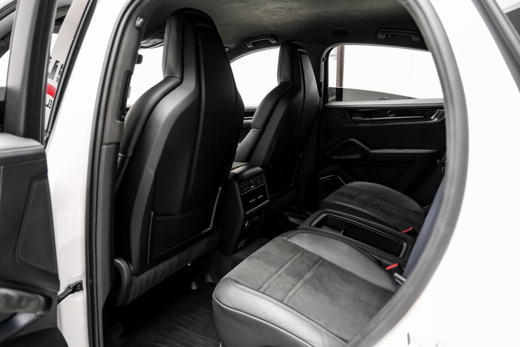 Used 2025 Porsche Cayenne Turbo GT AWD/4WD image 36