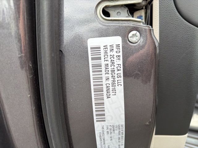 Used 2023 Chrysler Pacifica Touring-L image 35