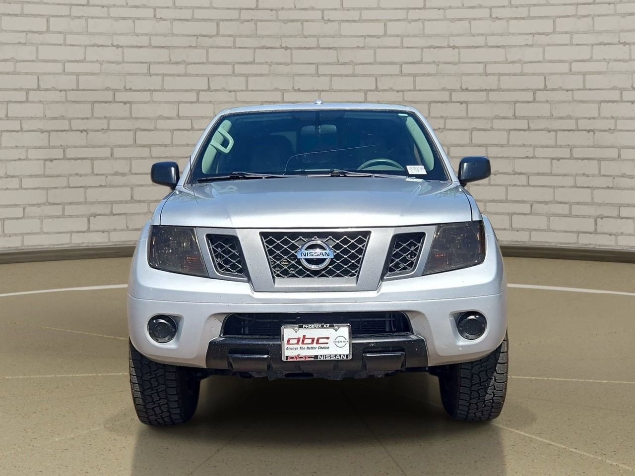 Used 2018 Nissan Frontier SV image 2